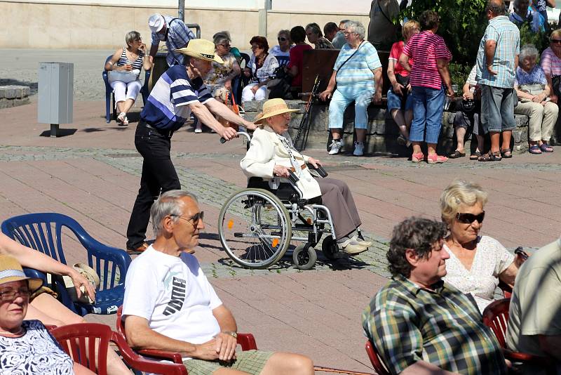 Akce I senioři umí žít naplno na náměstí Míru ve Zlíně.