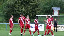 Dvizní fotbalisté Slavičína (v modrém) v rámci středečního 1. kola MOL Cupu doma vyřadili třetiligový Frýdek-Místek v prodloužení 3:2. 