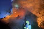 Čtyři jednotky hasičů likvidovaly v Rudimově na Zlínsku požár bývalého statku.