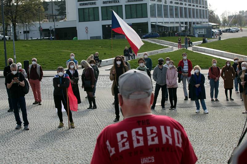 Demonstrace Milionu chvilek pro demokracii, Hrad za hranou ve Zlíně u sochy T.G.M.