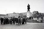 Gahurův prospekt. Slavnostní shromáždění u pomníku Klementa Gottwalda v listopadu 1966.