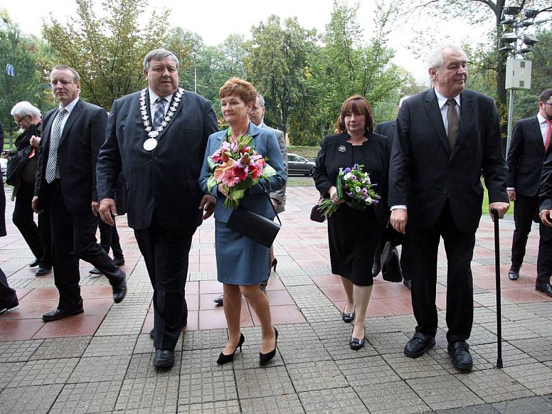 Návštěva prezidenta Miloše Zemana ve Zlínském kraji.  Krajský úřad ve Zlíně.