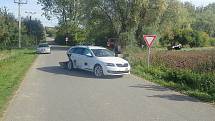 Srážka dvou aut u Tlumačova si vyžádala tři zraněné. 6. 10. 2022