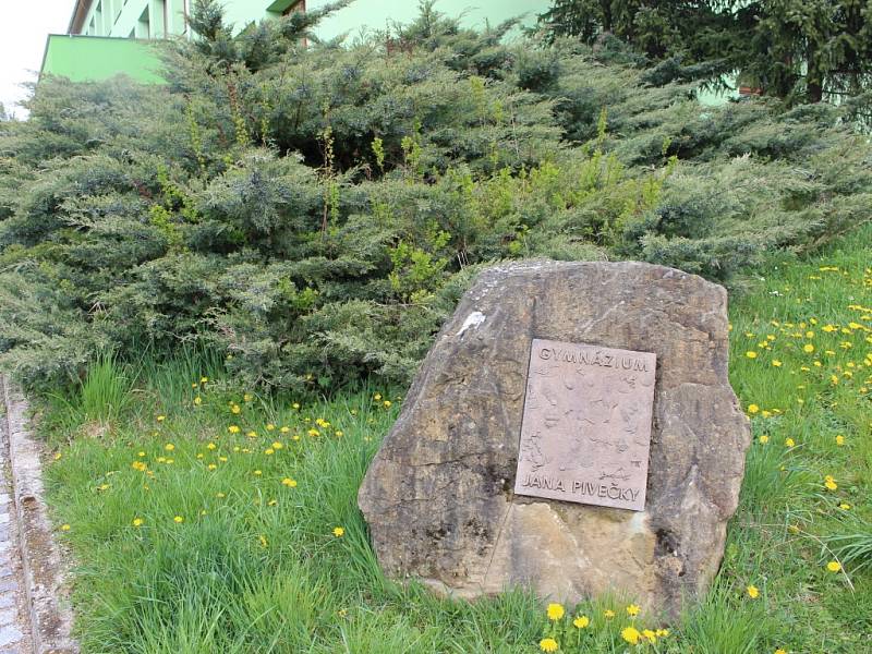 Gymnázium Jana Pivečky a Střední odborná škola Slavičín Josefa Maryáše.