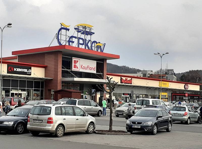 Ve čtvrtek odpoledne bylo v supermarketech ve Zlíně klid.