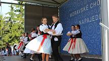 Moravské chodníčky se každoročně konají v Napajedlích. Jde o tradiční setkání folklórních souborů ze Slovácka, Valašska a Hané. Letos se sešli už po jednadvacáté.