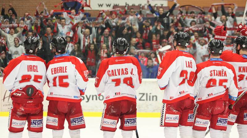 Hokejisté Olomouce slaví ve Zlíně postup do čtvrtfinále
