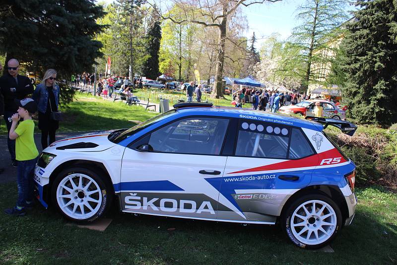 Na 2. ročníku automobilové show CzechDrive si přišli na své zejména zarytí automobiloví fanoušci. Počty exponátů se vyšplhaly téměř ke dvou stovkám.