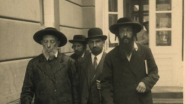 V Muzeu luhačovického Zálesí bude ve čtvrtek 28. 11. zahájena výstava Luhačovice a Židé, která zpracovává téma historie židovských obyvatel Luhačovic a návštěvníků luhačovických lázní židovského vyznání v průběhu staletí.