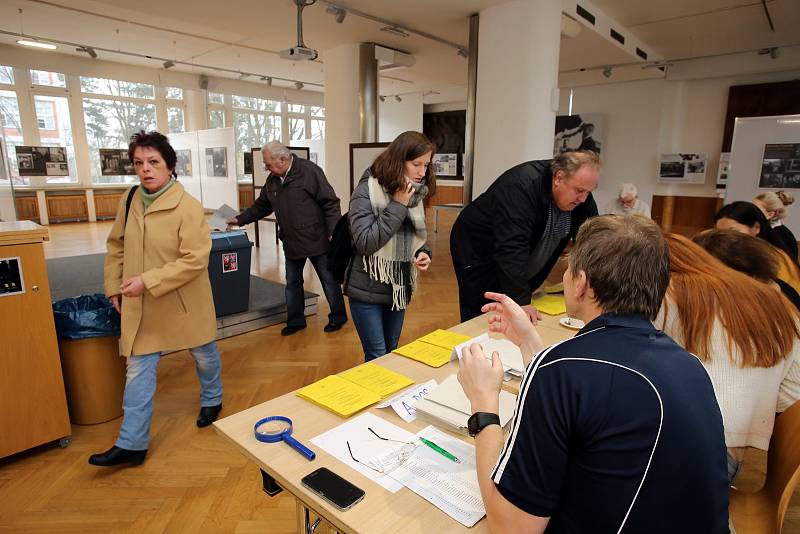 Druhé kolo prezidentských voleb 2018 ve Zlíně. volební okrsek č.1 Kolektivní dům