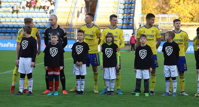 Fotbalisté Zlína (žluté dresy) ve 3. kole MOL Cupu doma zdolali druholigovou Jihlavu 2:0.