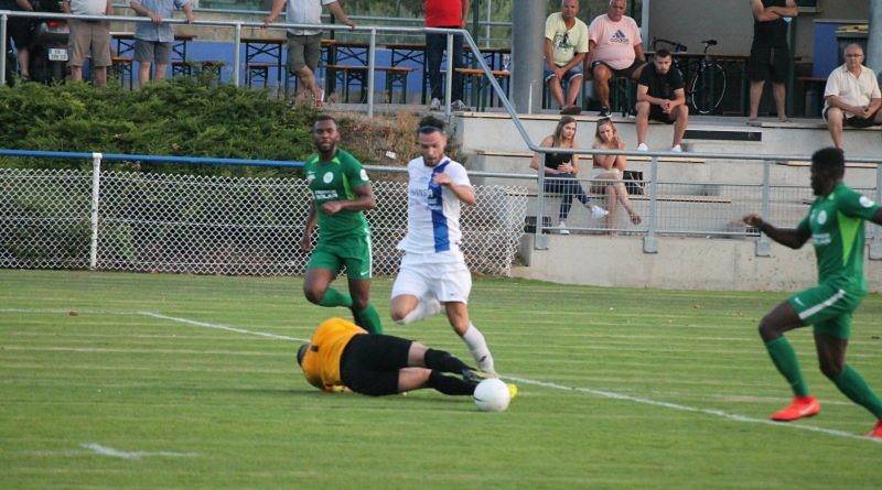 Bývalý fotbalista Zlína Petr Kurtin žije ve Štrasburku se slovenskou házenkářkou Karin Bujnochovou, hraje šestou francouzskou ligu.