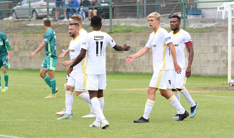 Fotbalisté Zlína (bílé dresy) v sobotním přípravném zápase zdolali Karvinou 2:0.