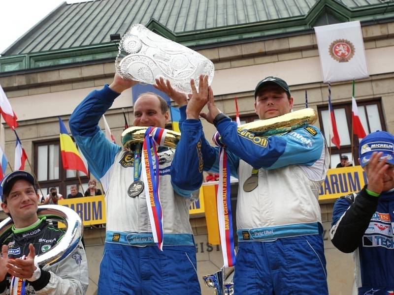 Vyhlášení vítězů 44.ročníku Barum Czech Rally na náměstí Míru ve Zlíně.