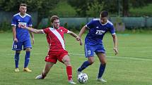 Dvizní fotbalisté Slavičína (v modrém) v rámci středečního 1. kola MOL Cupu doma vyřadili třetiligový Frýdek-Místek v prodloužení 3:2. 