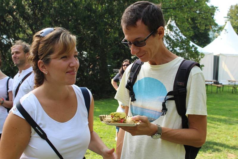 Ve Zlíně se tento víkend koná Garden Food Festival. Přilákal zajímavé kuchaře a ochutnávat se mohou ještě zajímavější speciality. 