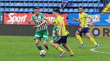 Fotbalisté Zlína (žluté dresy) ve 3. kola skupiny o záchranu podlehli pražským Bohemians 1905 1:4.