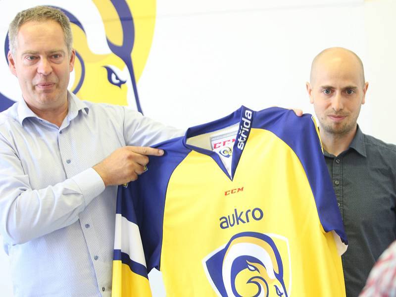 Zlínský hokejový klub představil nový název Aukro Berani Zlín a nové logo, se kterým půjde do nové extraligové sezony 2017/2018.