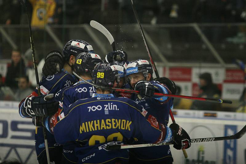 Extraligoví hokejisté Zlína (v modrém) ve 26. kole vyzvali doma Litvínov.