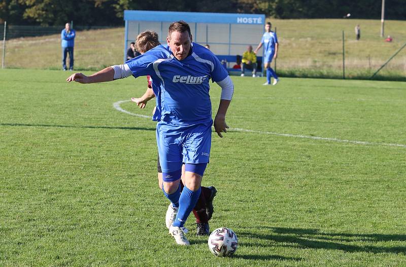 Fotbalisté Jaroslavic (tmavé dresy) porazili Veselou 5:1.