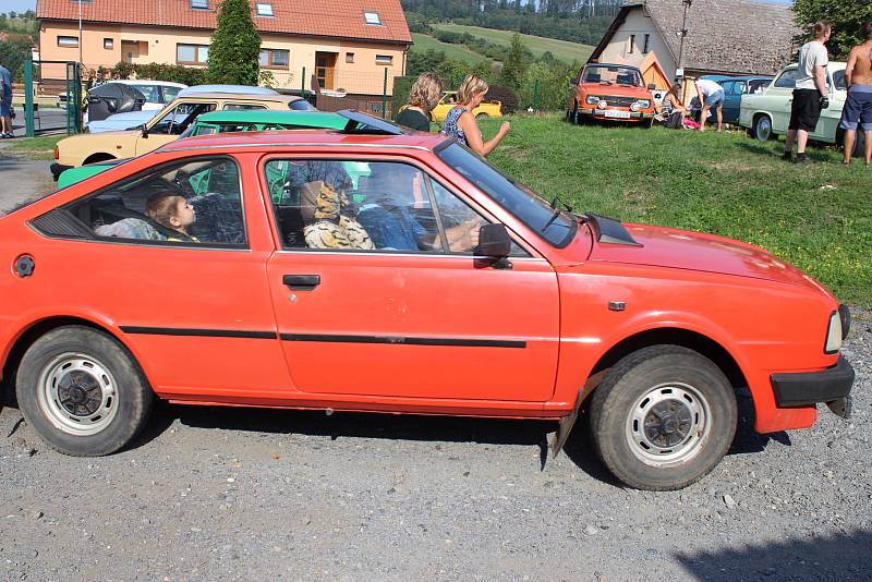 Sraz vozů Škoda vyrobených do roku 1994 v Lukově
