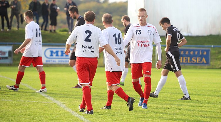 Fotbalisté Veselé (bílé dresy) udolali Březnici 1:0.