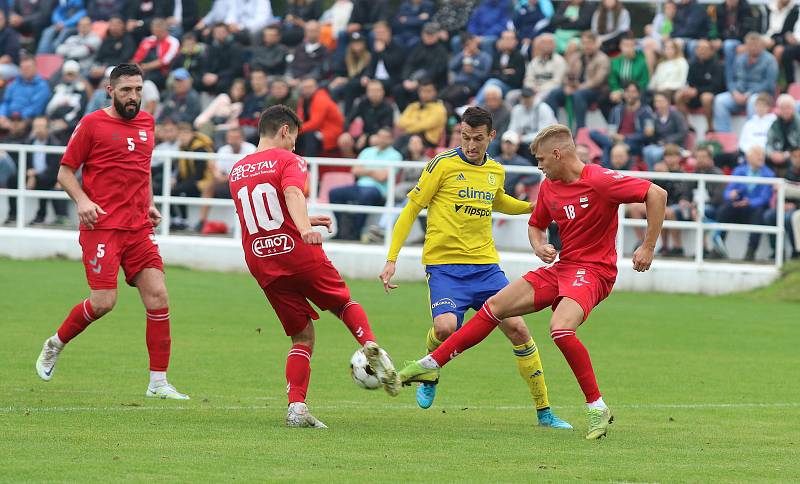 Fotbalisté Zlína (žluté dresy) ve 2. kole MOL Cupu zvítězili na hřišti divizního Startu Brno 3:0