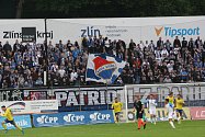 Fotbalisté Zlína (žluté dresy) doma hostí Baník Ostrava. 