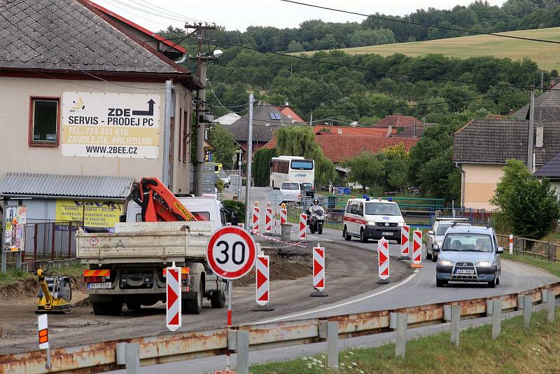 Oprava křižovatky v Bohuslavicích.