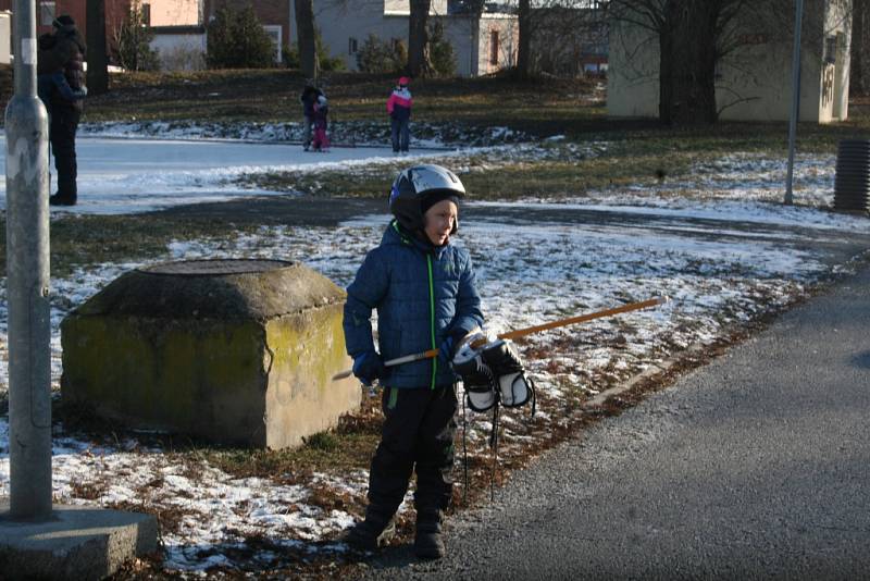 Ve Zlíně bruslily na Dřevnici deítky lidí