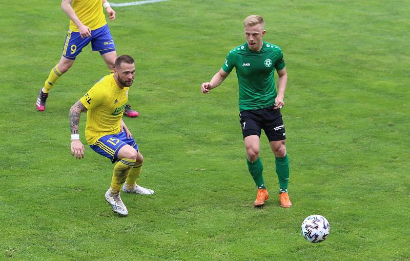 Fotbalisté Zlína (ve žlutých dresech) se ve 27. kole FORTUNA:LIGY utkali s Příbramí. Foto: Jan Zahnaš