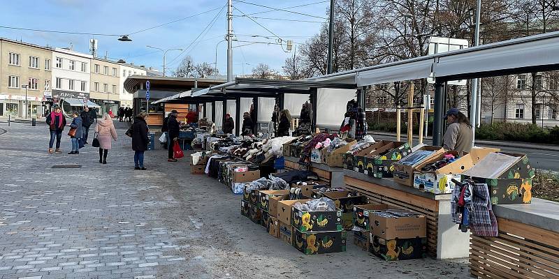 Tržiště čeká slavnostní otevření, zkušební provoz provází kritika