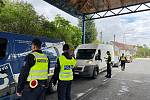 Policisté, vojáci a celníci se na hranicích se Slovenském ve Zlínském kraji se zapojili do cvičení zaměřeného na nelegální migraci; srpen 2022