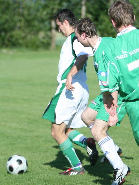 I. B třída: Fryšták (v bílém) - Malenovice 3:0 (2:0)