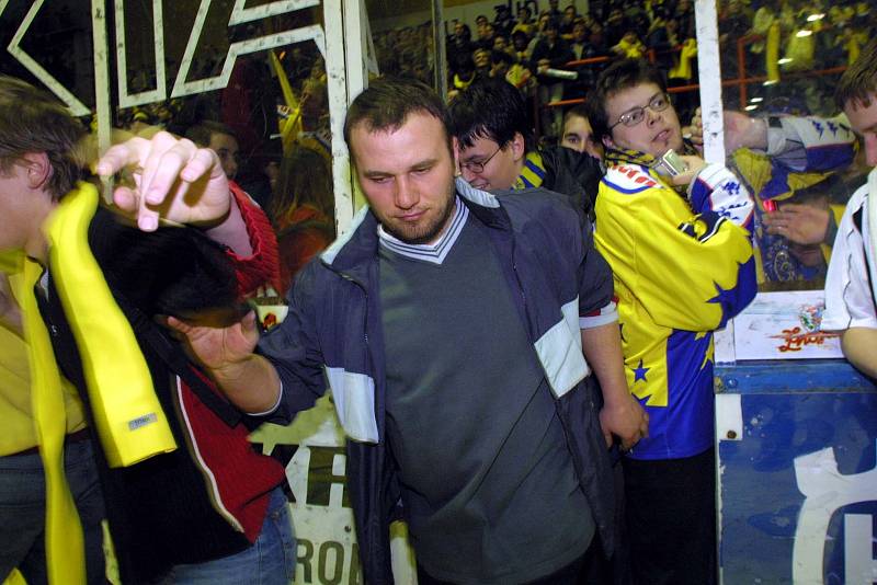 Připomeňte si v bohaté fotogalerii, jak se ve Zlíně slavil historický mistrovský titul 2004.