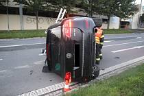 Policista zadržel ve Zlíně hledaného zloděje, který tentýž den ráno ve městě havaroval s vozidlem svého zaměstnavatele a od nehody utekl.