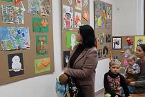 Galerie G hostila vernisáž výstavy dětských prací.