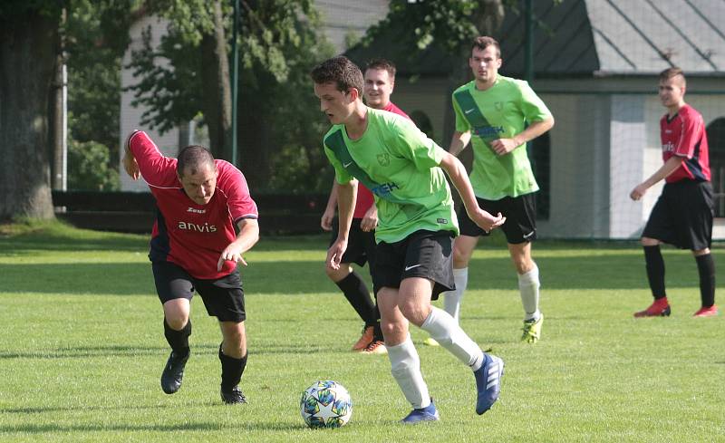 Fotbalisté Slopného (zelené dresy) si v Lize4 poradil s Drnovicemi, které díky hattricku Martina Váni zdolal 3:2. Foto: pro Deník/Jan Zahnaš