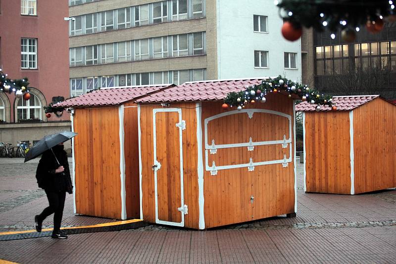 Uzavřené vánoční trhy náměstí Míru