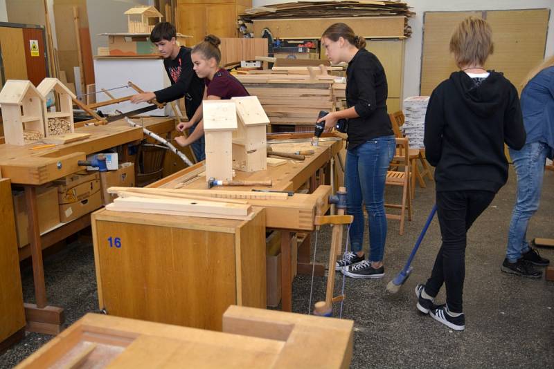 Koncem září jela třída 8. B Základní školy Fryšták na exkurzi na Odborné učiliště nábytkářské v Bystřici pod Hostýnem.  