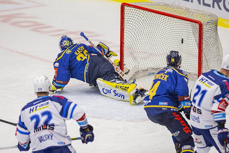 Extraligoví hokejisté Zlína (v modrém) v dohrávce 7. kola extraligy v úterý podlehli Kometě Brno 0:3.