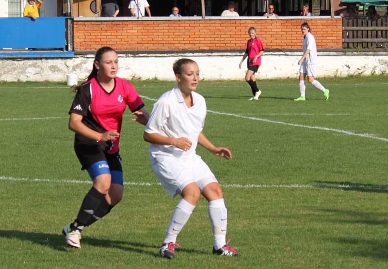 Krajský přebor žen: Lužkovice - Holešovské holky 2:5. 