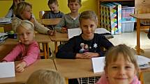 Devátou základní školu ve Zlíně po dvou měsících letních prázdnin zase zaplnily děti.