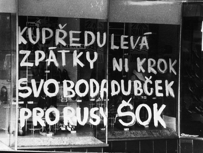 Dobové fotografie zachycující okupaci na Zlínsku.