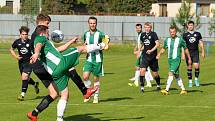 Fotbalisté Tlumačova (tmavé dresy) ve 23. kole I. B třídy skupiny doma přehráli Ostrožskou Novou Ves 4:0.