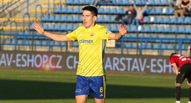 Fotbalisté Zlína (žluté dresy) zdolali ve 13. kole FORTUNA:LIGY České Budějovice 2:0.