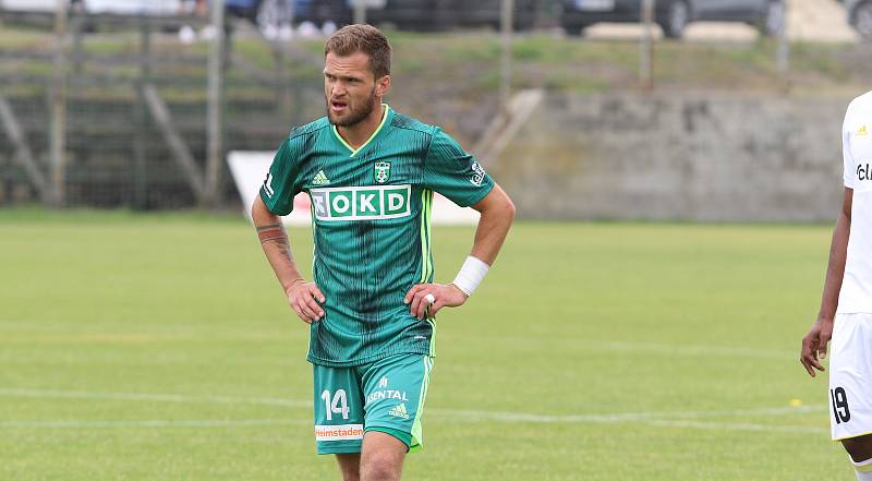 Fotbalisté Zlína (bílé dresy) v sobotním přípravném zápase zdolali domácí Karvinou 2:0.