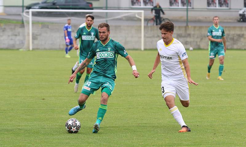 Fotbalisté Zlína (bílé dresy) v sobotním přípravném zápase zdolali Karvinou 2:0.