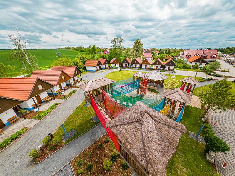 Kempy ve Zlínském kraji se v roce 2021 těší oblibě turistů. Na snímku Slovácký dvůr v Ostrožské Nové Vsi.