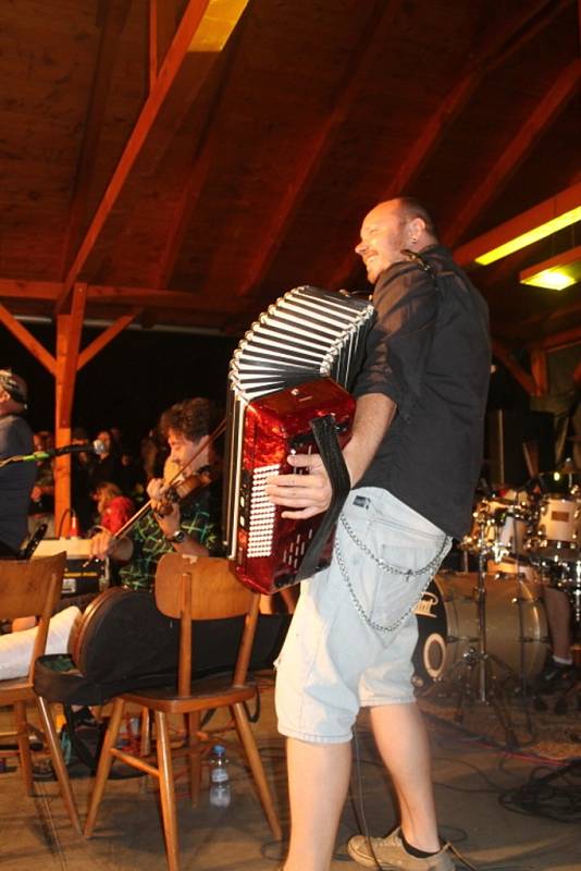 Kapela Fleret slavila na Zádveřické rockové noci 30. výročí.